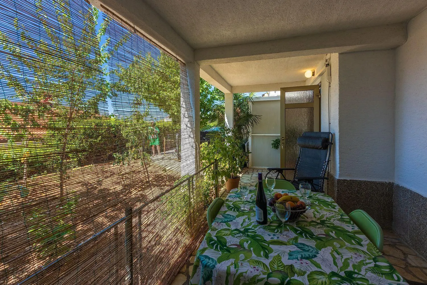 Idyllisches Apartment Nur 150 Meter Zum Strand Mit Privater Terrasse, Garten, Wifi Dramalj