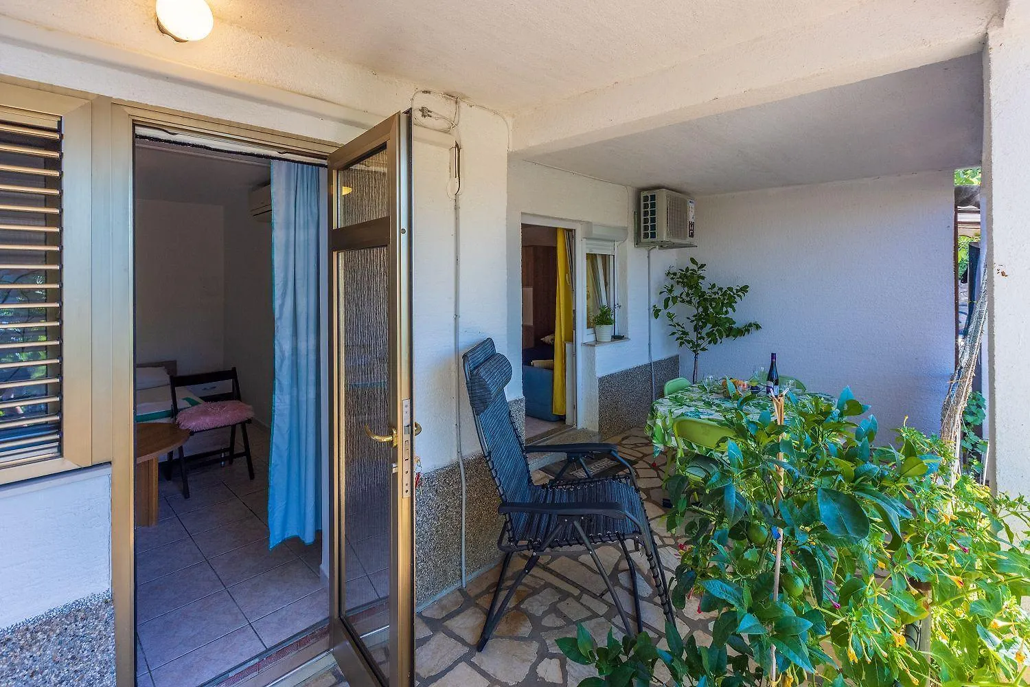 Idyllisches Apartment Nur 150 Meter Zum Strand Mit Privater Terrasse, Garten, Wifi Dramalj