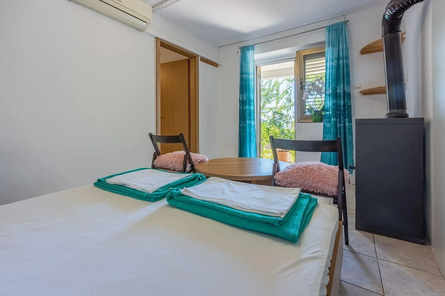 Idyllisches Apartment Nur 150 Meter Zum Strand Mit Privater Terrasse, Garten, Wifi Dramalj Croatia