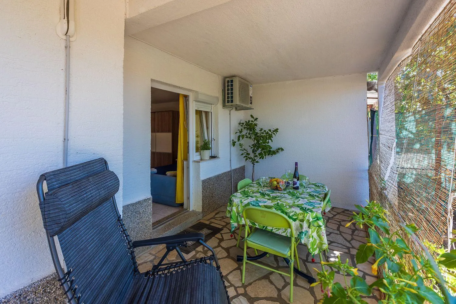 Idyllisches Apartment Nur 150 Meter Zum Strand Mit Privater Terrasse, Garten, Wifi Dramalj
