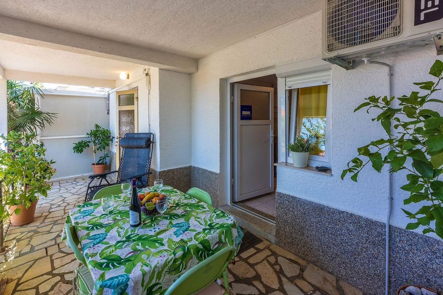 Idyllisches Apartment Nur 150 Meter Zum Strand Mit Privater Terrasse, Garten, Wifi Dramalj